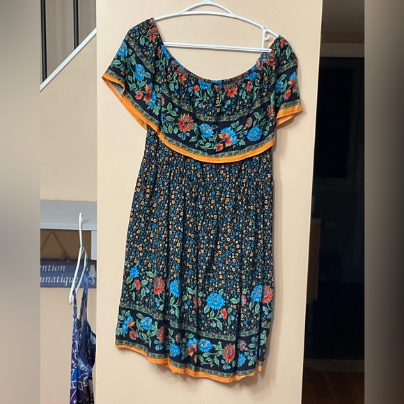 Summer dress, large - Picture 2 of 3